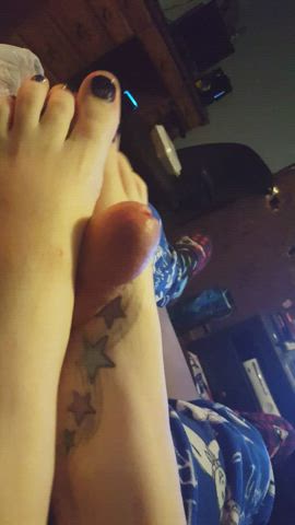 Footjob from a friend : video clip