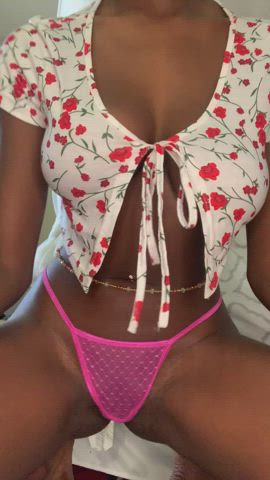 Do you like how they bounce sir 🙇🏾‍♀️ : video clip