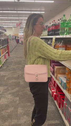 Grabbing some wine real quick [GIF] : video clip