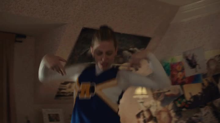 Birthday Girl: Lili Reinhart in Riverdale [S1E1-2017] : video clip