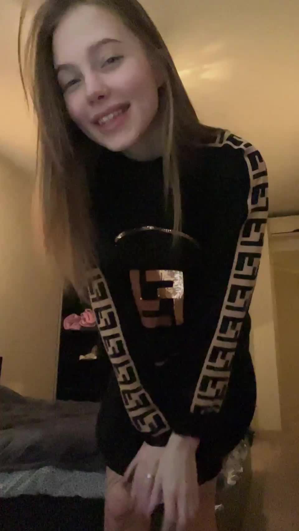 Natural, small & only 4'6 🥰 : video clip
