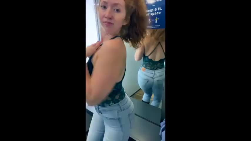 Was at old navy and was horny AF.. so I made myself cum like a good slut 😊 : video clip