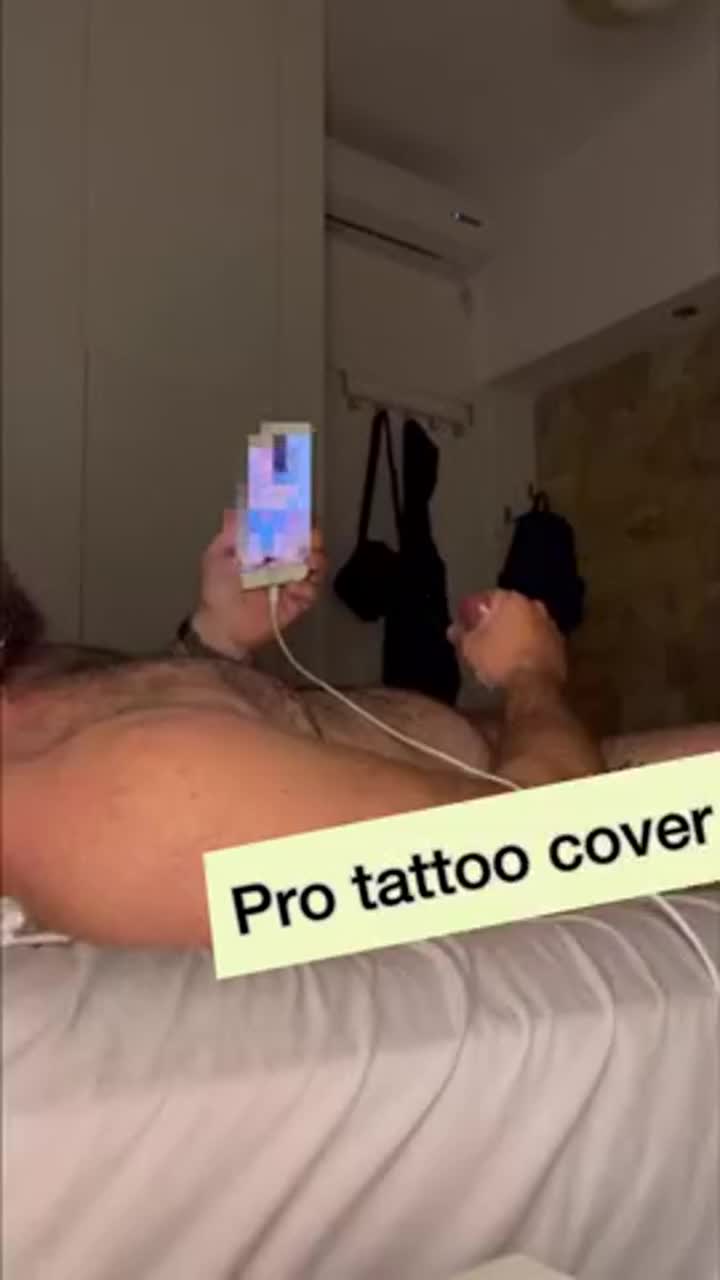 Solo cumshot on myself (got some on my beard as you can see) : video clip
