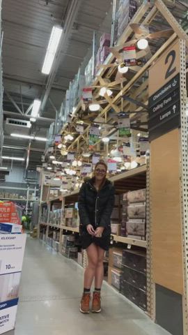 something about a good lamp just turns me on [GIF] : video clip