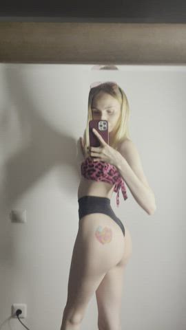 just a girl who want to show reddit her ass : video clip