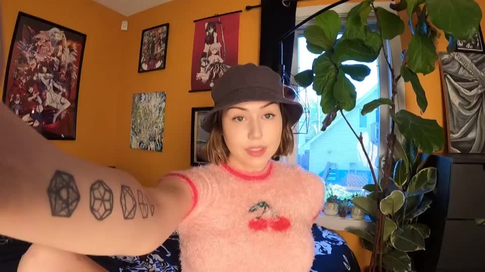 I hear that rubbing pussy juice all over your face is good for your skin : video clip