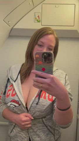 I don’t even know how they fit in this small airplane bathroom! : video clip