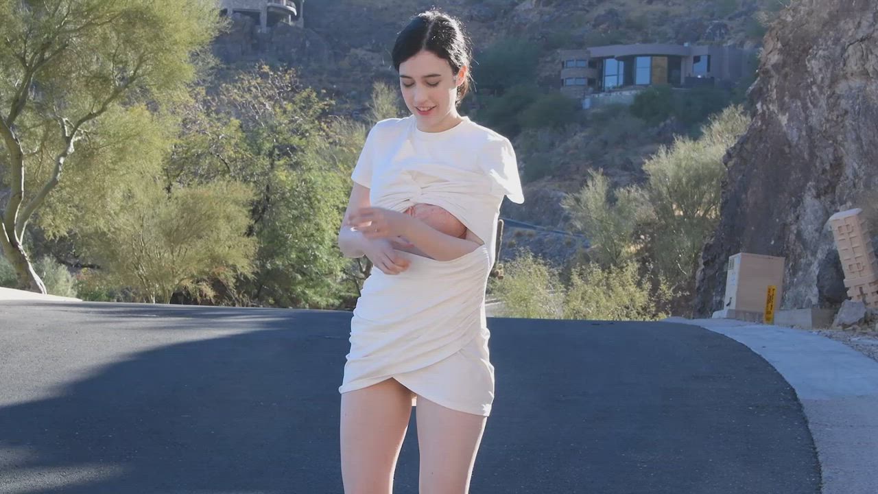 Undressing in the most awkward but also cutest way possible : video clip