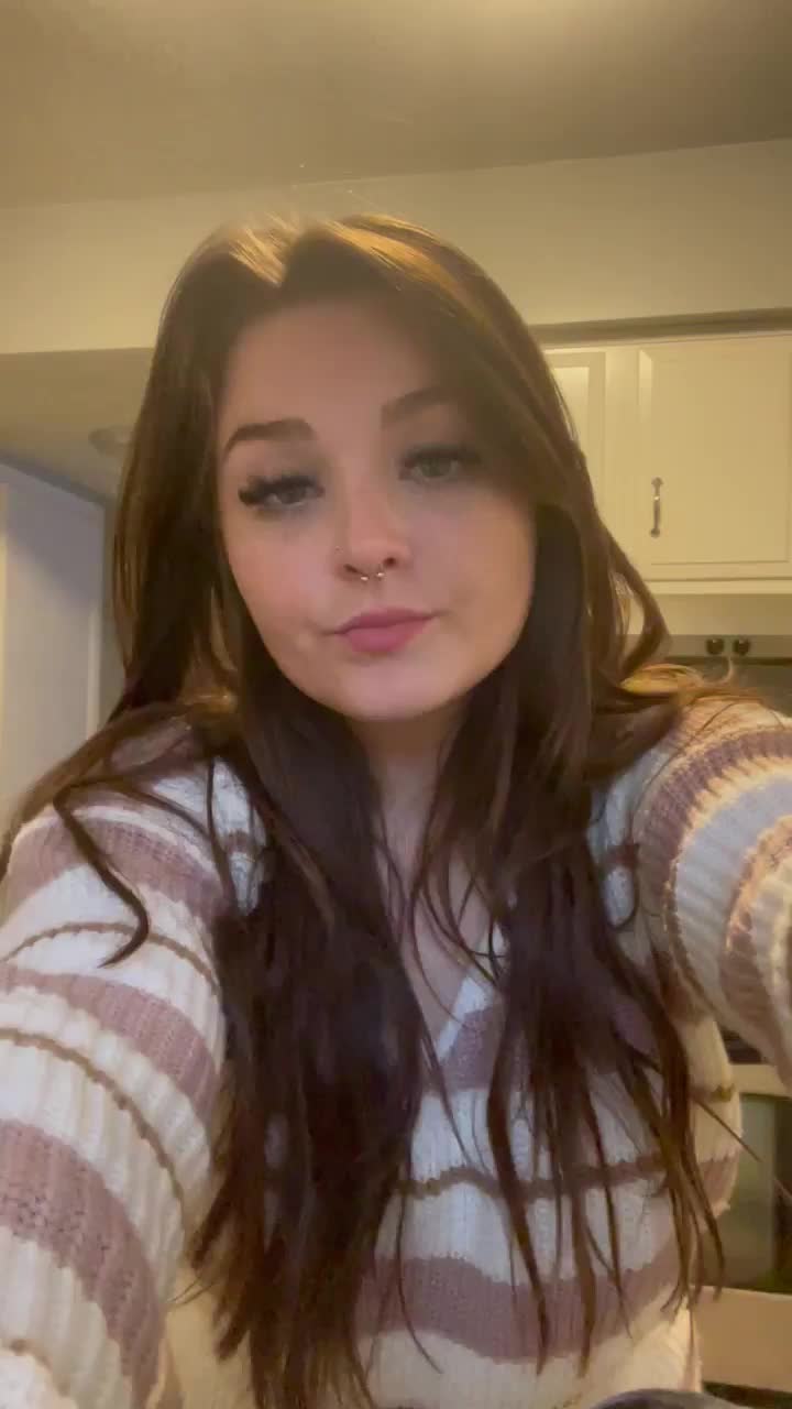 Fun fact: I don’t wear panties or bras 😇 : video clip