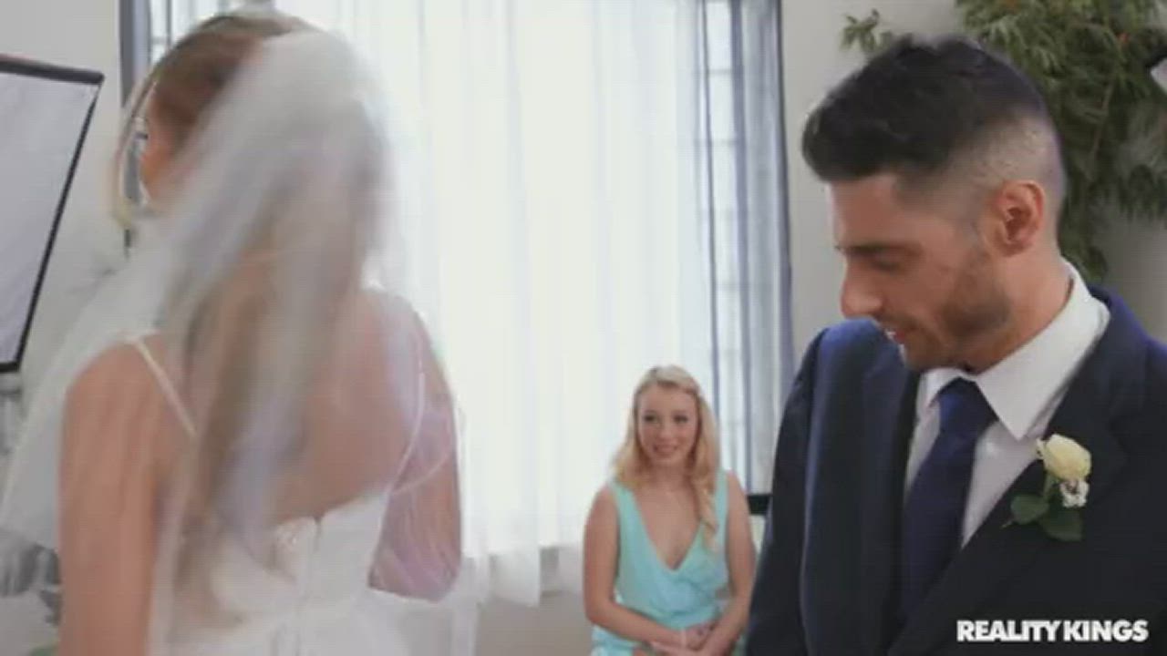 First Look : video clip