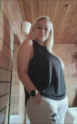 Are older women appreciated here? I hope so : video clip