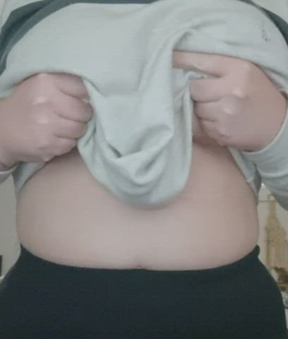 the quality of this video may be crap, but my boobs still look good : video clip