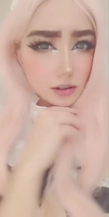 who thinks i’m cute?:) : video clip