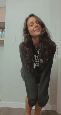 Name or socials? Thanks in advance : video clip