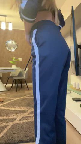 Do you want to feel my cheeks bouncing on top of you : video clip