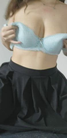 I love letting my natural 34DDs spill out so I can bounce them off your face : video clip