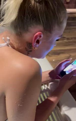 Just a girl who loves tattoos and nice guys : video clip