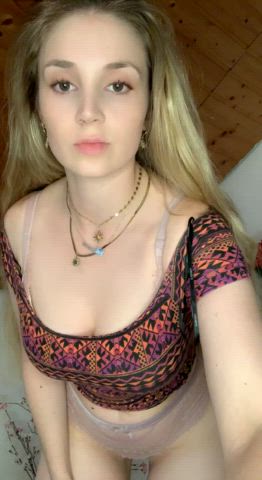 Pull my long hair or put off my underwear first : video clip