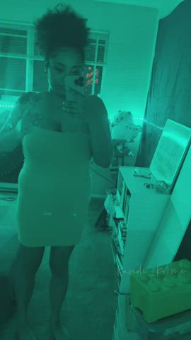 i don't have the biggest ass, but i promise she's tasty [26F] : video clip