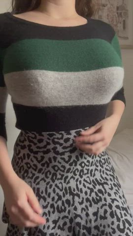 I feel like push up bras are useless for my boobs : video clip