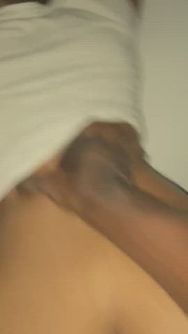 She can’t walk straight : video clip
