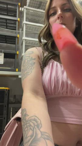 Trying to be sneaky at Lowe’s [gif] : video clip