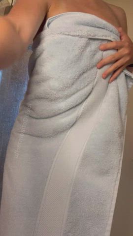 A squeaky clean strip tease for you : video clip