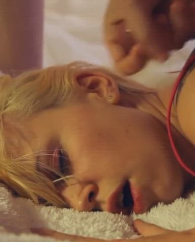 She loves huge facial ! : video clip