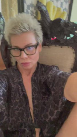would you eat 50yo milf ? : video clip