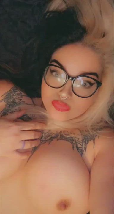 Are mom bods still in? : video clip