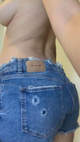 Release your girl from this jeanss : video clip