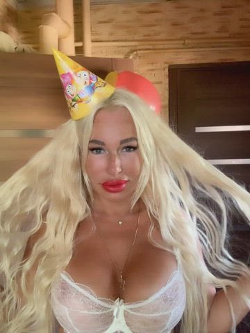 Miiilf has a holiday , how will you congratulate her ? : video clip