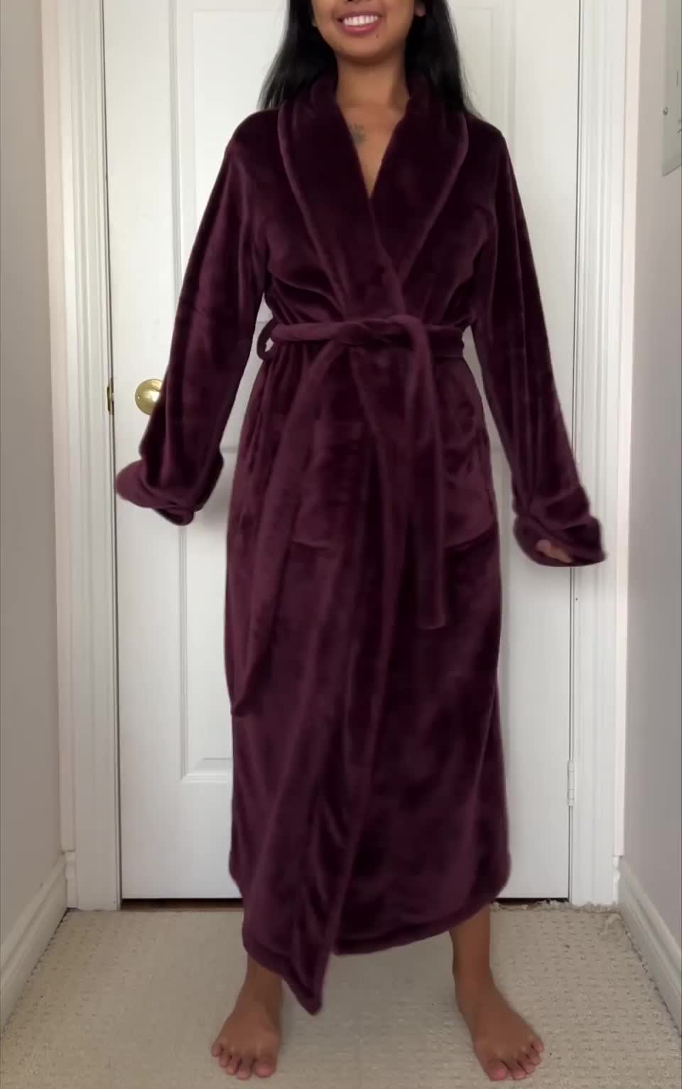 I'm hiding a fuckable body underneath my robe! : video clip