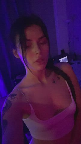 How would you describe my body? 💁🏻‍♀️ : video clip
