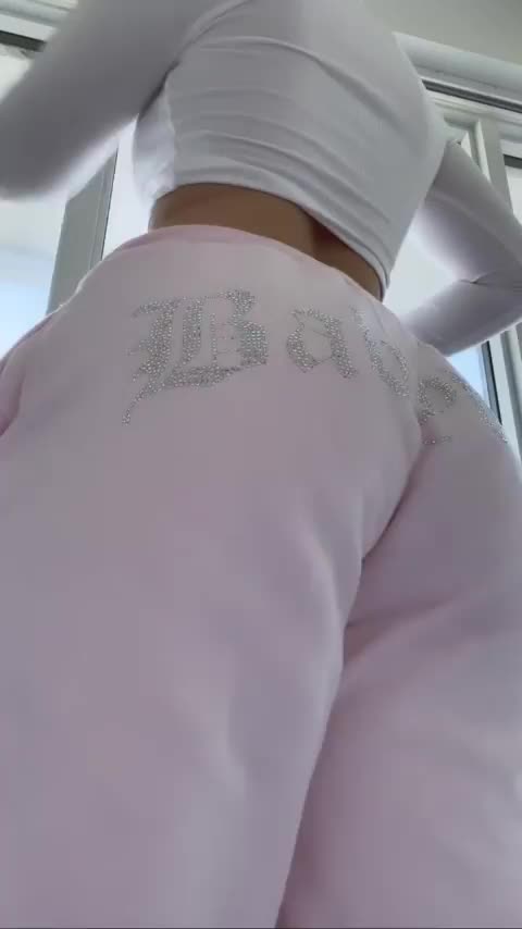 do you like big bouncy asses on tall girls? : video clip