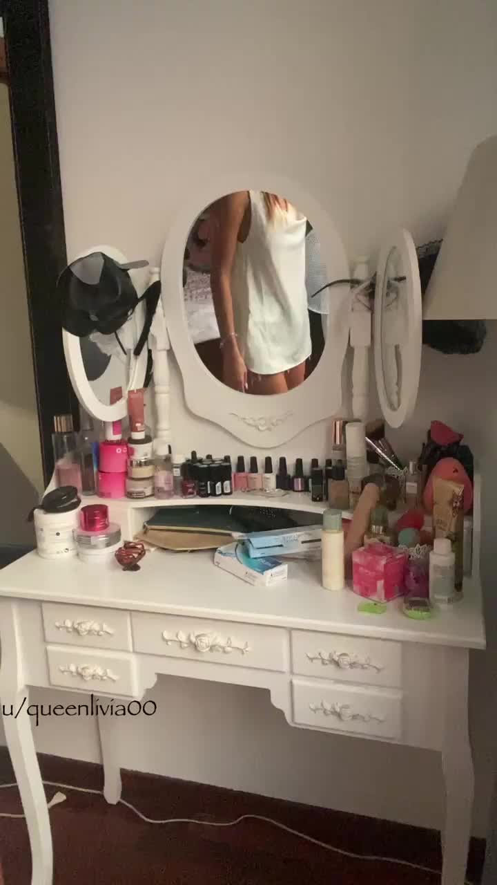 This t-shirt hide me really well : video clip