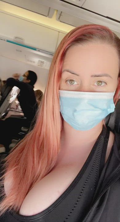 Lol I was so nervous getting this flash in a packed airplane for you guys 😻😅 : video clip