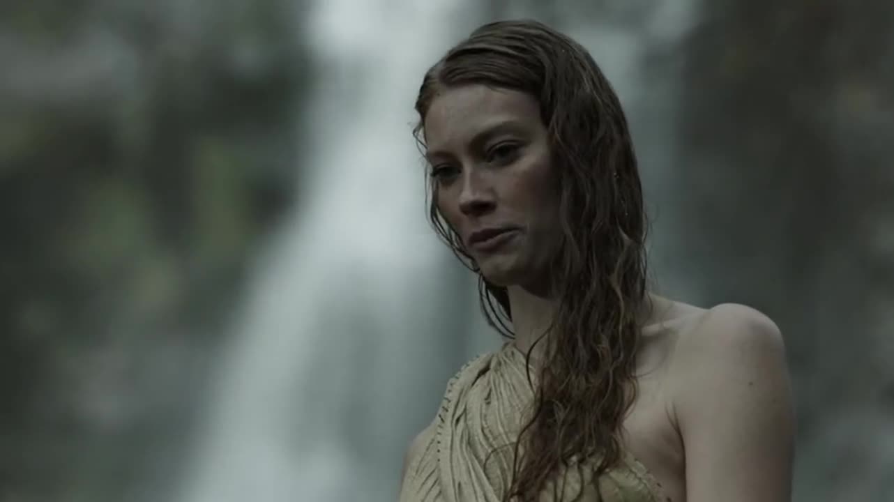 Alyssa Sutherland in "Vikings" : video clip