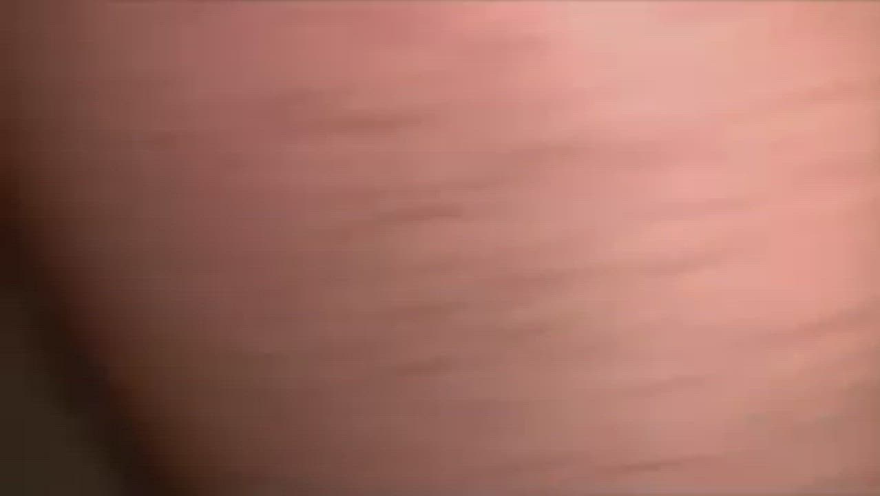 Hotwife has an intense squirting orgasm : video clip