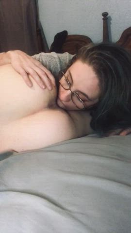 Licking her perfect pussy 😻💦🤤 : video clip