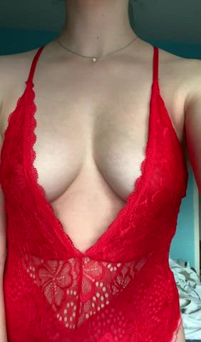 Trying on the new lingerie set I just received : video clip
