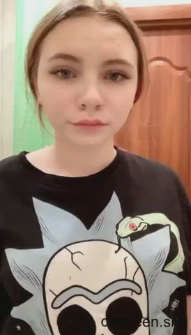 Cute teen girl : video clip