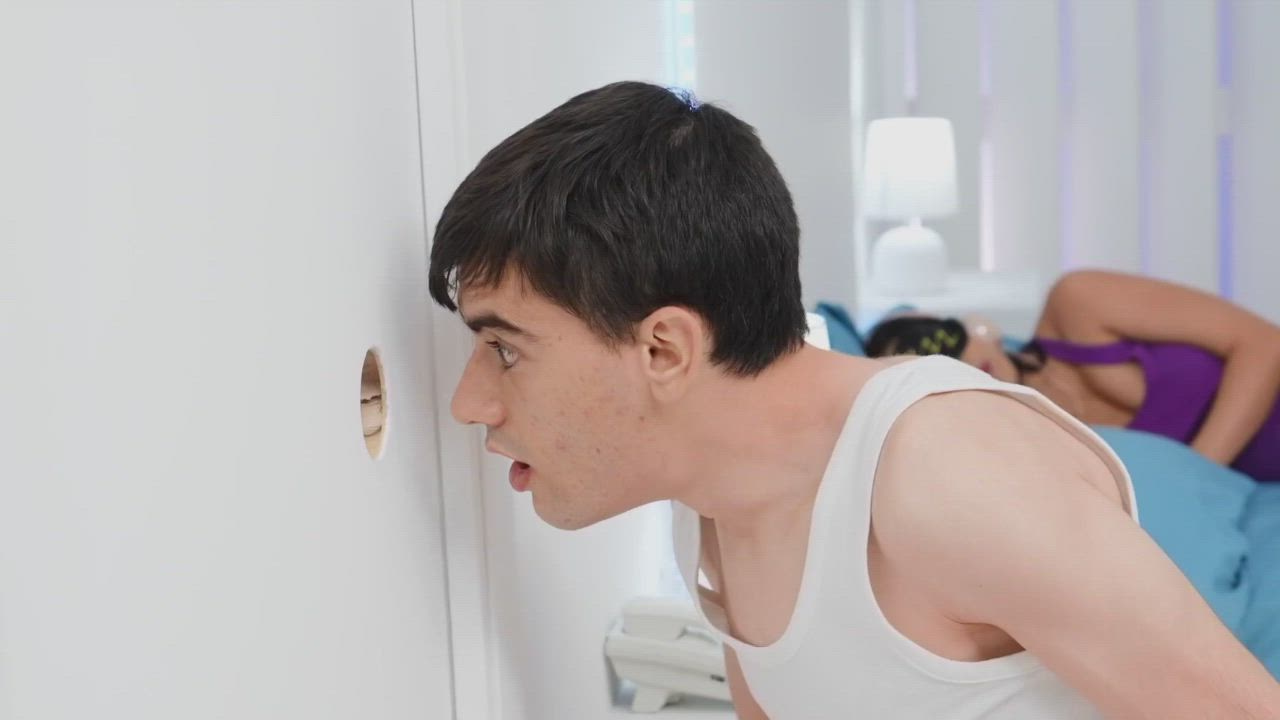 Meeting my new neighbor : video clip