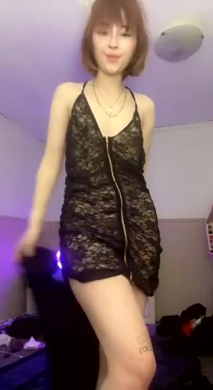 who's horny rn 🙋 : video clip