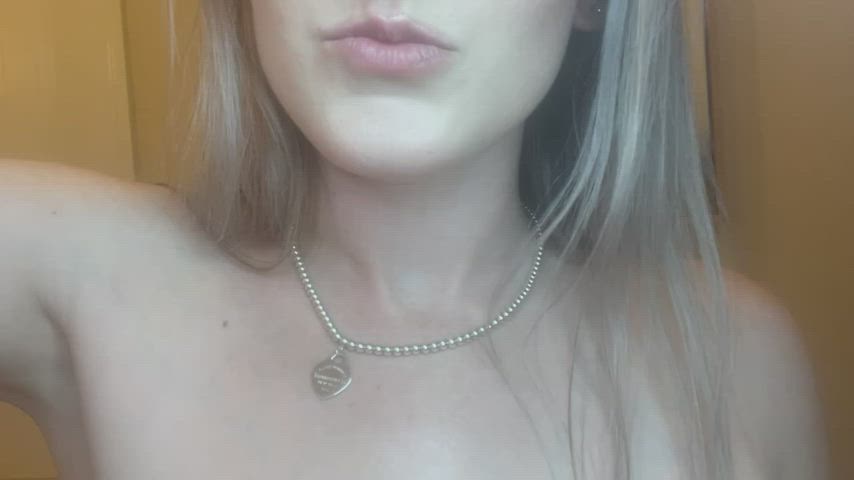 I’m so horny come play : video clip