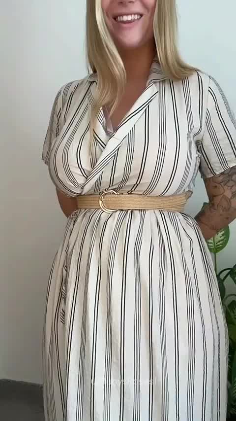 At work no one knows I’m hiding all this underneath 👀 : video clip