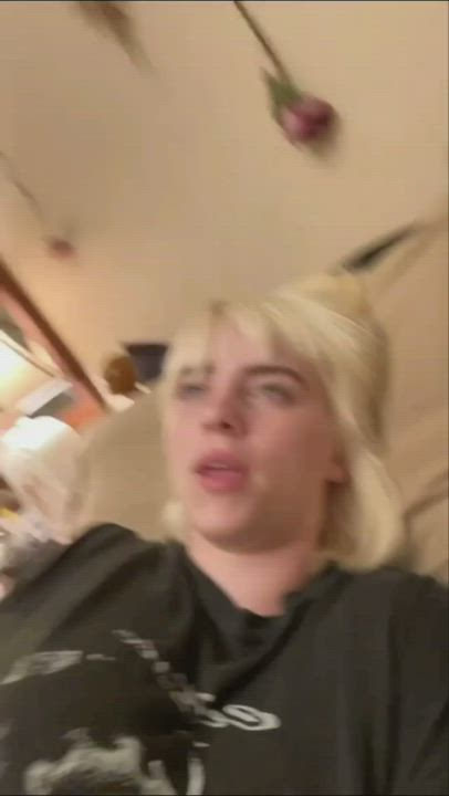 Billie Eilish jiggle : video clip