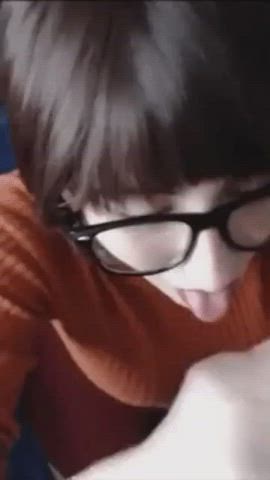 Velma Extracting a Huge Load : video clip
