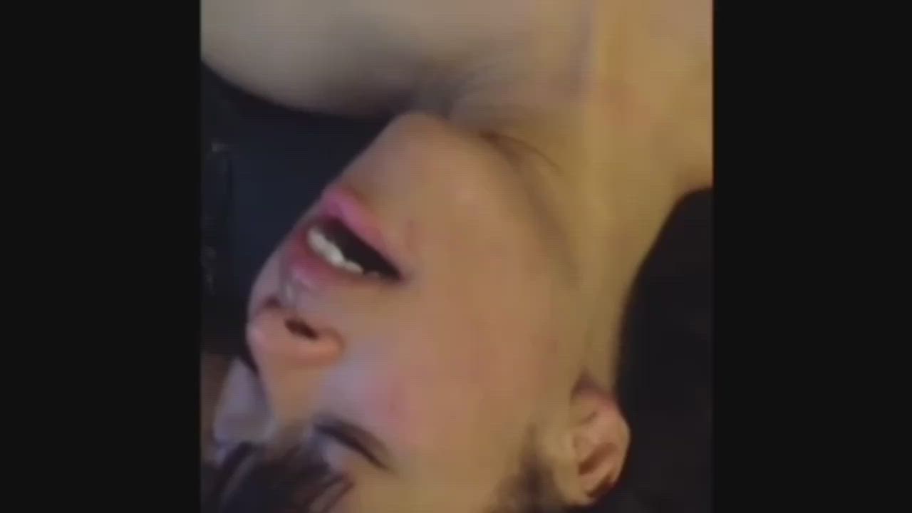 Watch with sound to see what an asshole I am 😈 (click the redgifs link above) : video clip