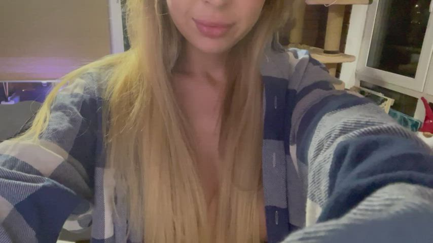 Showing off my teen body to make you hard : video clip